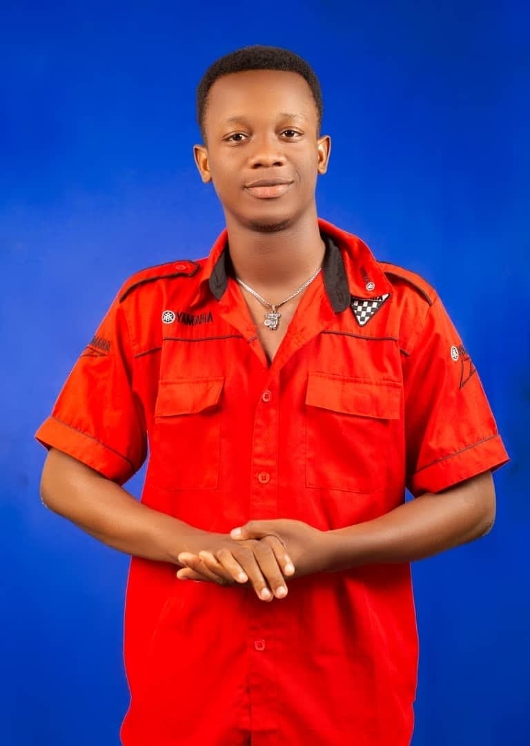 Christvie Gougla, développeur backend et web communicant Digiplex Cotonou - Expert en API, bases de données et stratégie digitale