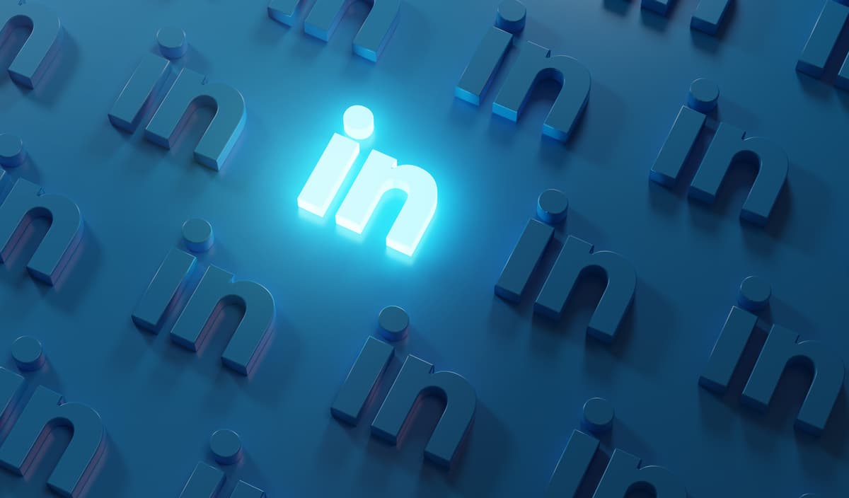 Régularité, ton, LLM&nbsp;: les bonnes pratiques pour construire une audience sur LinkedIn