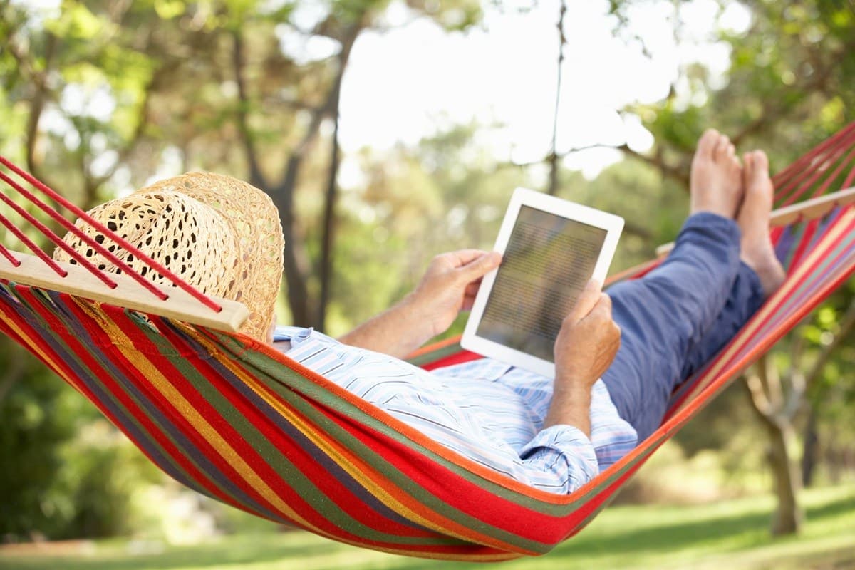 10 livres blancs à lire cet été&nbsp;: IA, e-commerce, social media, vidéo, cybersécurité…
